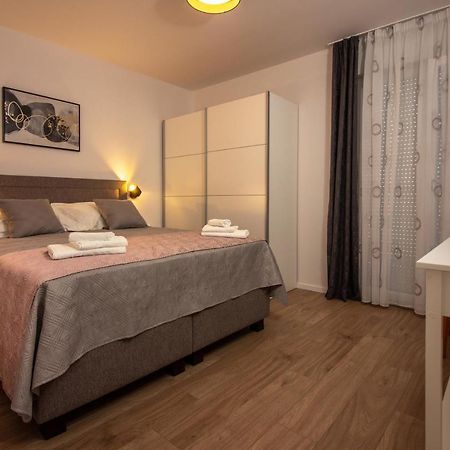 Bura2 , With Private Parking In The Garage Apartment Split Exterior photo